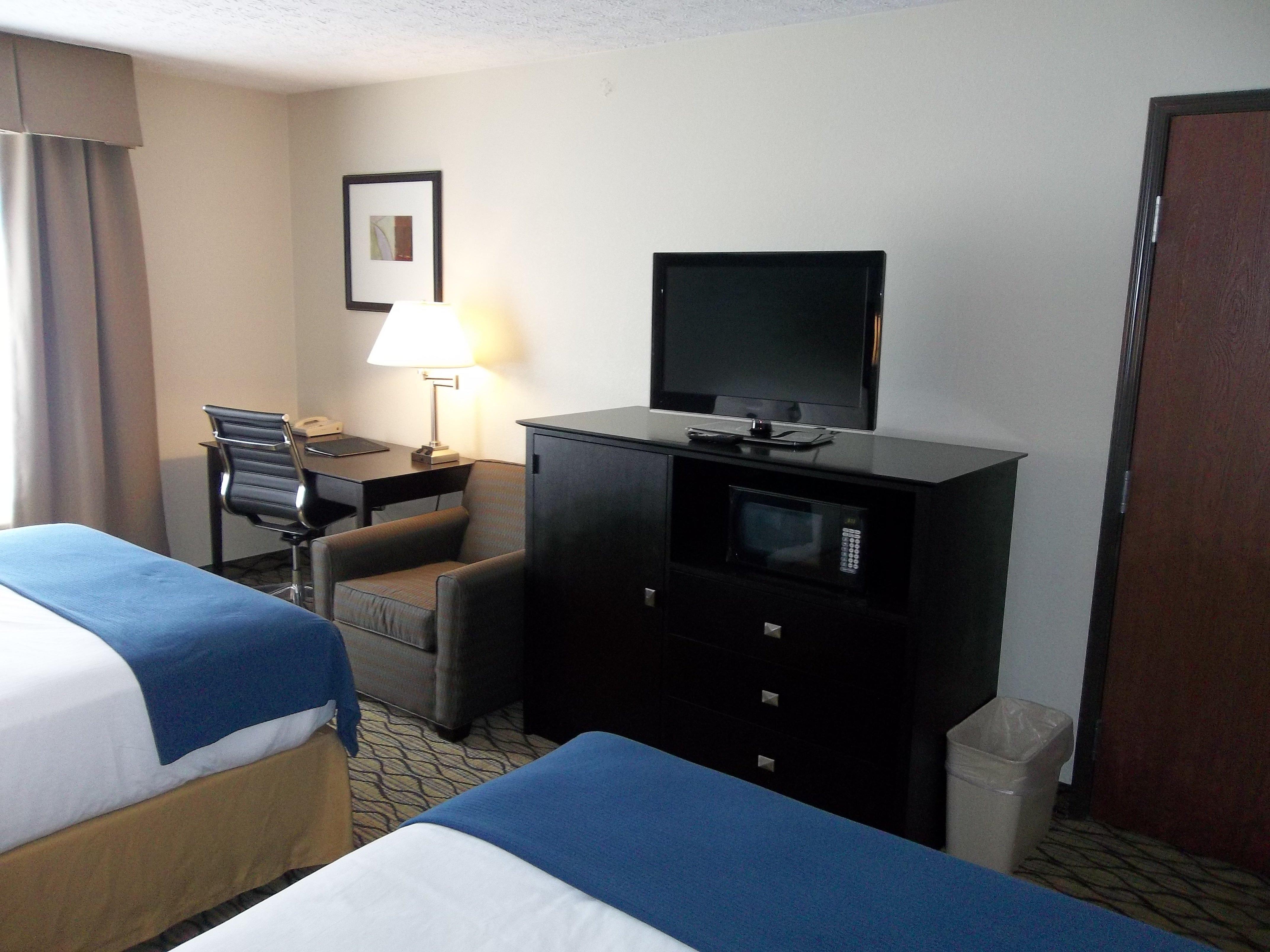 Holiday Inn Express Hotel & Suites Cadillac By Ihg Exterior photo